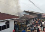 Kobaran Api Melalap Dua Rumah Gandeng di Pematangsiantar, Enam Unit Mobil Pemadam Dikerahkan