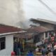 Kobaran Api Melalap Dua Rumah Gandeng di Pematangsiantar, Enam Unit Mobil Pemadam Dikerahkan